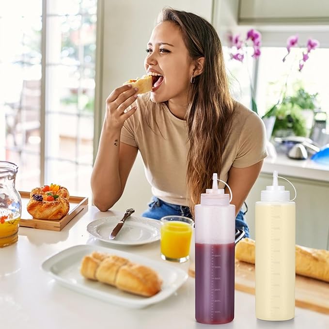 Condiment Squeeze Bottles Ketchup Dispenser, 4 Pack 32oz Squeeze Bottles for Liquids, Plastic Sauce Bottle with Cap Lid, Squirt Bottles for Sauces Liquids BBQ Dressing Pancake Art