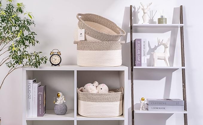 Medium and Large Woven Basket//With Handle, Used for Toys and Fabric Storage Basket used for Storing xl Storage Box, Decorative Storage Box Room 2pack (Light Brown, L13×W9×H7)