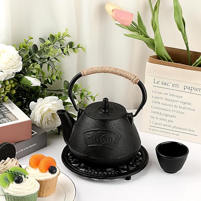 JUXYES 2 PCS Decorative Cast Iron Metal Trivet with Rubber Feet, Vintage Heat Resistant Iron Mat for Hot Dish Pot Pan Plate Teapot, Round Trivet Mat Hot Pot Holder Pads for Kitchen Or Dining Table