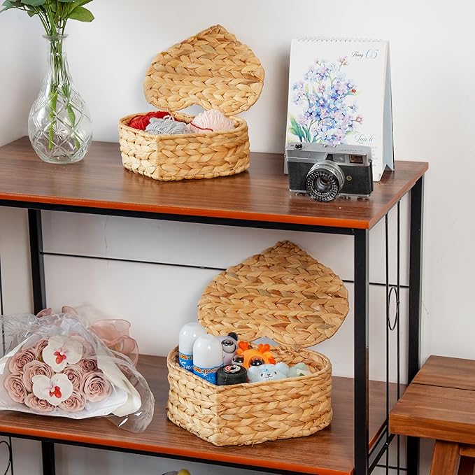 Set of 2 Heart Wicker Storage Bins with Lid, Small Rattan Basket Decorative Boxes, Multipurpose Organizer Display Boxes for Shelf Organizer, Boho Rattan Box for Home Decoration