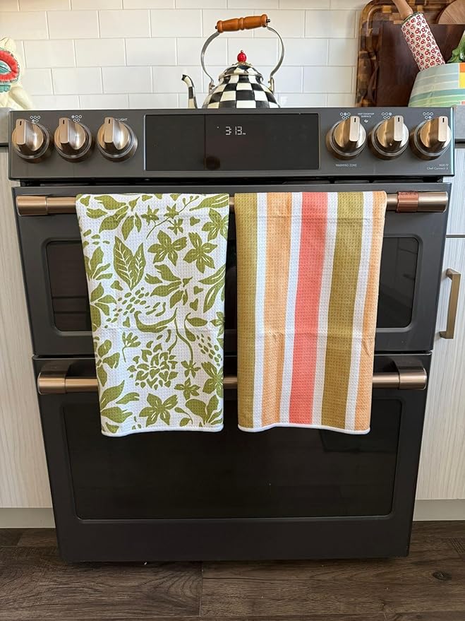 2 Double Sided Microfiber Hand Towels, 17x27 Inches Waffle Design Kitchen Towels Set, Durable & Soft Fast Drying Hand Wash Cloth and Dishcloth for Everyday Use at Home (Pat & Tricky- Green/Cream)